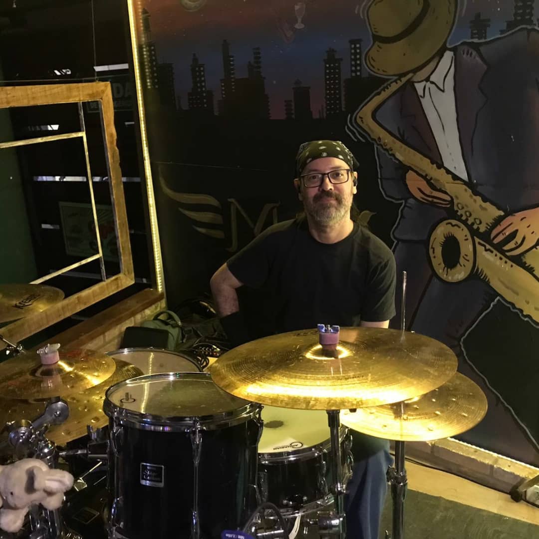 Alexandre Bento na bateria